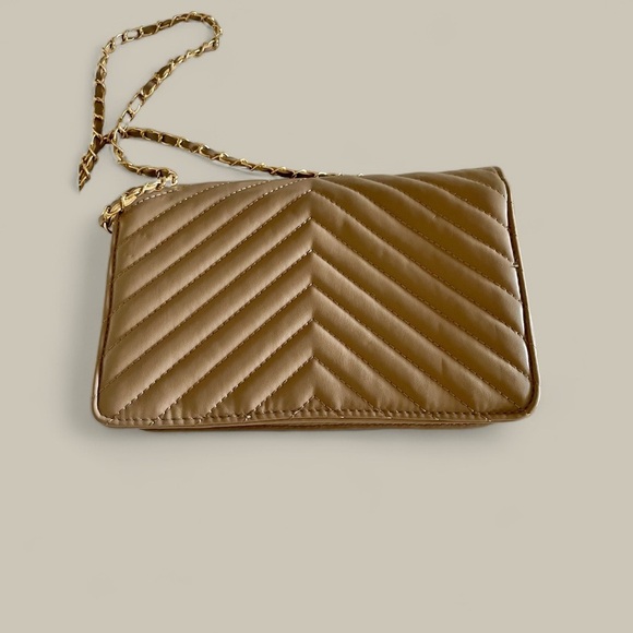 Badgley Mischka Vegan Leather Crossbody Purse, Taupe, Quilted, Gold Chai… - Picture 3 of 8